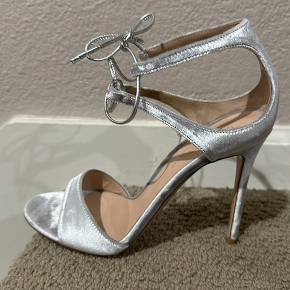 New Gianvito Rossi Silver Velvet Heels - Picture 4 of 4